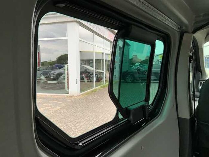 Nissan Primastar FlexVan Automatik Reisemobil Rollstuhltransportvorbereitung Navi LED A FlexVan 5-Sitzer Reisemobil L1H1