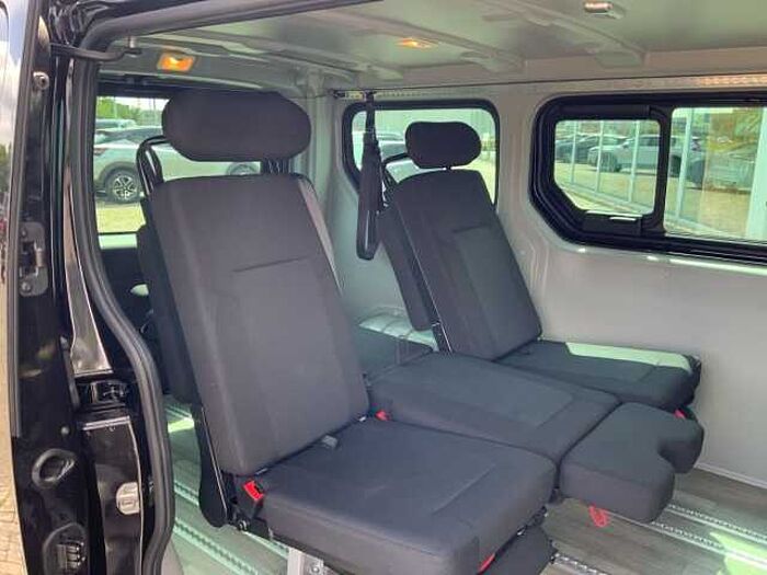 Nissan Primastar FlexVan Reisemobil Rollstuhltransportvorbereitung Navi LED Apple CarPl