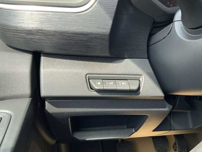 Nissan Primastar FlexVan Reisemobil Rollstuhltransportvorbereitung Navi LED Apple CarPl