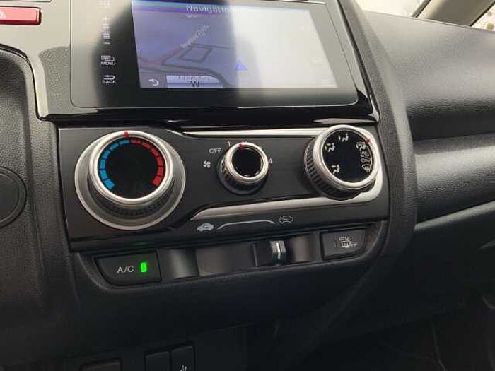 Honda Jazz 1.3 Comfort i-VTEC Navi DAB SHZ Spurhalteass. Fernlichtass. Verkehrszeichen