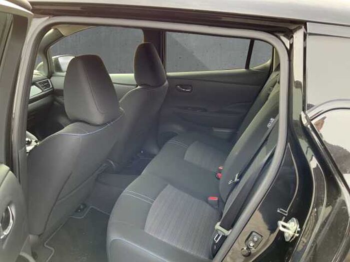 Nissan Leaf N-Connecta Winter & LED Navi SHZ 360° Kamera Dyn. Kurvenlicht N-Connecta Winter & LED Navi SHZ 360° Kamera Dyn. Kurvenlicht